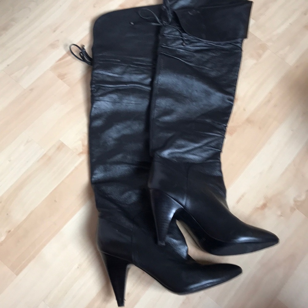 GUESS size 10 black boots